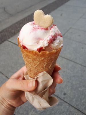 Laerche and raspberry at Brotgefuehle in Leipzig