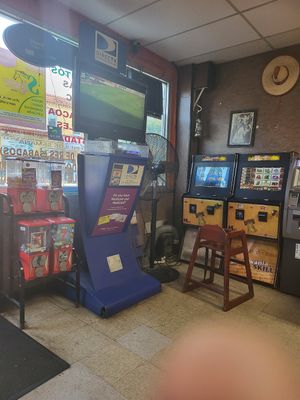 Video games at Tacos Mi Tierra in Harrisburg