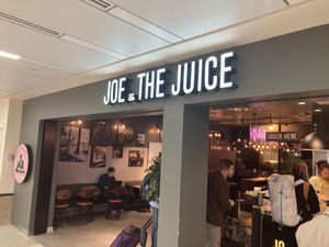 Front   at MSP - Joe & The Juice - T1 in St Paul