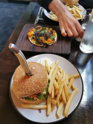 Vegan burger and vegan flatbread at Portside in Westport
