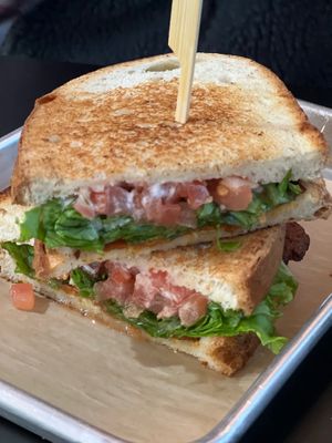 BLT 🤤 at 4th & State in Columbus