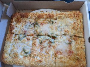 Large jalapeno popper pizza (stuffed crust) at 4th & State in Columbus