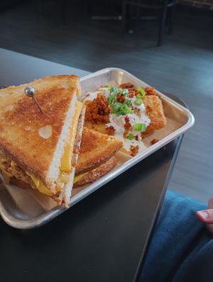 Patty melt with hash browns at 4th & State in Columbus