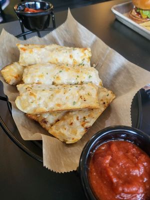 Cheesy bread at 4th & State in Columbus
