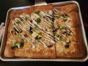 Vegan pizza at 4th & State in Columbus