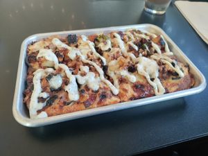 Yummy Hawaiian style pizza at 4th & State in Columbus