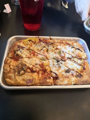 Veggie pizza  at 4th & State in Columbus