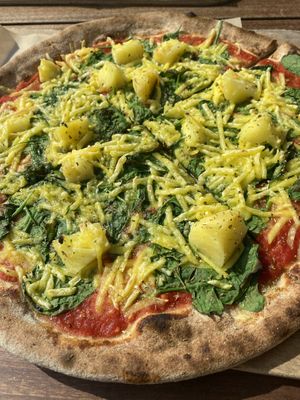 Pizza mit Spinat und Ananas  at NeoNeo in Cologne