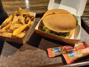 Nice and tasty Jungle burger at Efteling - Fabula Restaurant in Kaatsheuvel