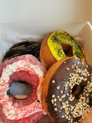 Red velvet, chocolate with almond, lemon, chocolate and peanut butter at Divina Berlina in Tenerife