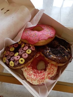 De red Velvet, fresa, oreo y chocolate. at Divina Berlina in Tenerife