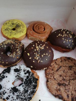 No vuelvo a pedir los cubiertos con azúcar glass, demasiado para mi, el resto riquísimo at Divina Berlina in Tenerife