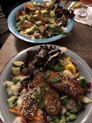 Vorn good Life Bowl, hinten power Bowl mit Veganer Option: planten chicken   at Quartier Mayence in Mainz