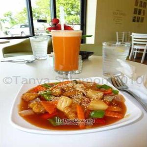 Sweet and Sour Divine and carrot/apple juice at Loving Hut in Houston