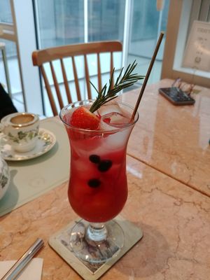 딸기를 넣은 에이드 at Lazy Susan 레이지수잔 in Seongnam