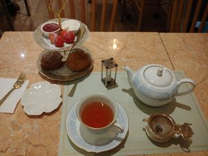 Tea and scone at Lazy Susan 레이지수잔 in Seongnam