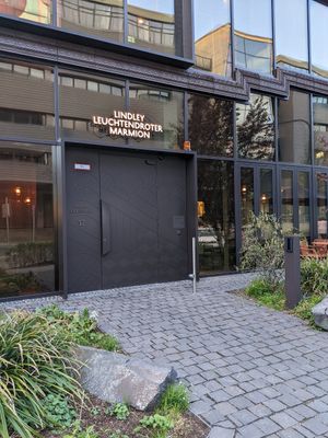 view from the street at Leuchtendroter in Frankfurt