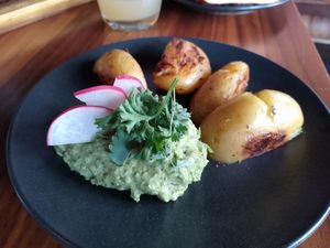 Breakfast: potatoes with Frankfurt green sauce at Leuchtendroter in Frankfurt