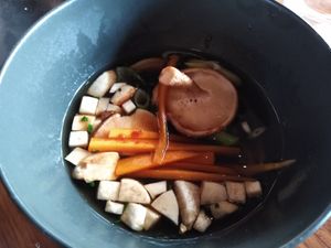 Breakfast: soba noodle soup with vegetables at Leuchtendroter in Frankfurt