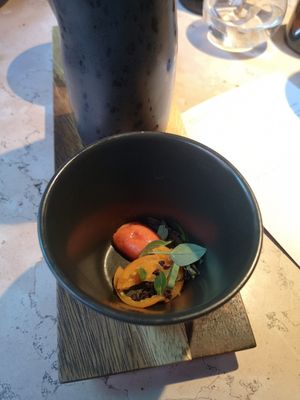 Broth, Basil, Chili at Leuchtendroter in Frankfurt