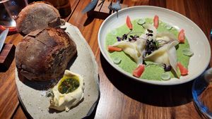 Sourdough and filled dumplings at Leuchtendroter in Frankfurt