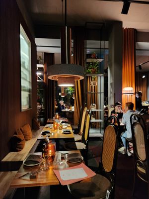 Restaurant just past opening (was packed later on Wednesday night) at Leuchtendroter in Frankfurt