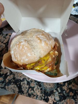 Vegan meat + ribs burger at Yecla 33 in Valencia