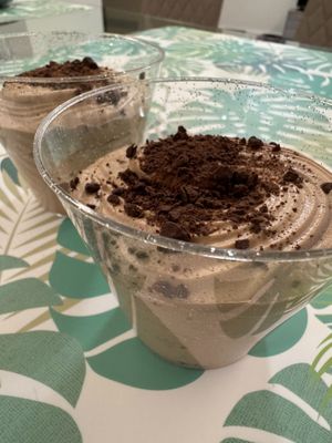 Vegan chocolate mousse at Yecla 33 in Valencia