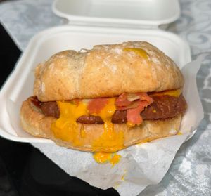 Vegan burger cheese bacón..Deli!!!!!❤️ at Yecla 33 in Valencia