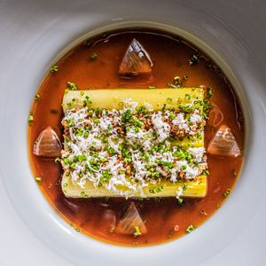 Leek hearts from the oven with autumn trumpet cream, roasted onion, chives and fresh horseradish at Lafleur in Frankfurt