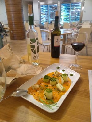 Perspectiva de la mesa at Doña Lola in Albacete