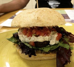 Hamburguesa vegana mexicana  at Doña Lola in Albacete