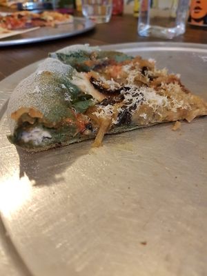 Spirulina base with the vegan ricotta stuffed crust  at Picky Wops in East London