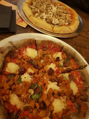 closest to camera: maggie with extra toppings ... further away: lumberjack at Picky Wops in East London