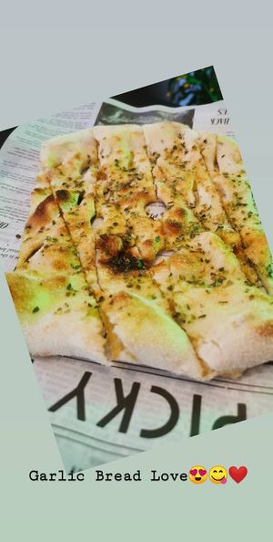 Garlic bread at Picky Wops in East London