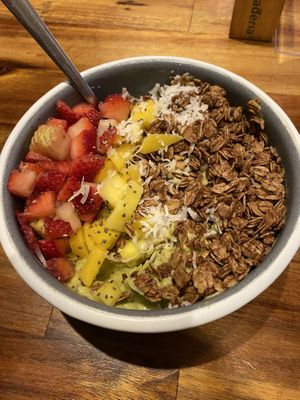 Avocado Bowl - base de aguacate, banano, tipo ONGs de granola, fresa, mango, Chía y coco  at Smash Avocaderia y Cafe in Medellin