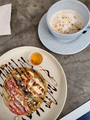 avocado pancakes and almond chai latte at Smash Avocaderia y Cafe in Medellin
