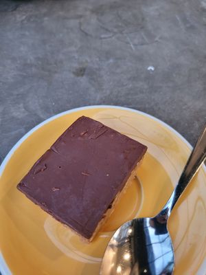 vegan snickers at Smash Avocaderia y Cafe in Medellin