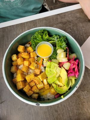 vegan bowl at Smash Avocaderia y Cafe in Medellin