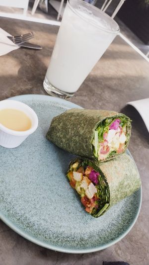 Con limonada de coco at Smash Avocaderia y Cafe in Medellin