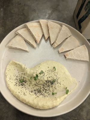 Humus y Pan Pita (13.900 COP) - 3/5 at Smash Avocaderia y Cafe in Medellin
