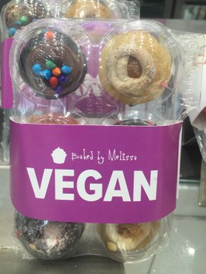 Diverse flavor options, a couple were Valentine’s Day inspired (this review is for a visit in February 2020). at Baked by Melissa in New York City