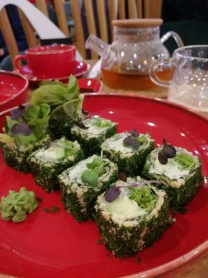 Raw rolls at Dobraw in Moscow