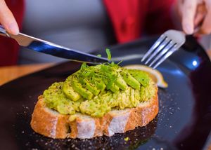 Авокадо-тост. С основным меню можно знакомиться на нашем сайте http://dbcoffee.ru/ at Dobraw in Moscow