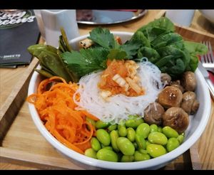 Reisnudeln Bowl at King of Greens in Leonberg