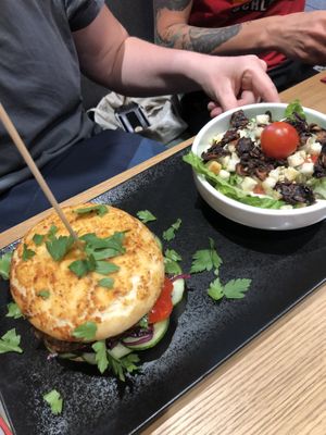 Jackfruit burger and Caesar side salad   at King of Greens in Leonberg