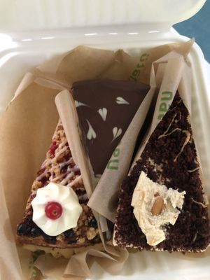 to go: Streusel-Pudding, Donauwelle, peanut   at King of Greens in Leonberg