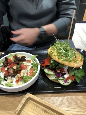 Oh Jacky Burger with Caesar side salad   at King of Greens in Leonberg