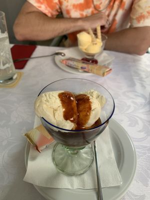 Veganes Eis mit Marillensauce   at San Marino in Ober-grafendorf