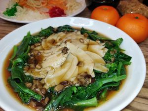 Abalone Sices with Kailan 鲍罗万象 at Botanict 豐之素 in West Singapore